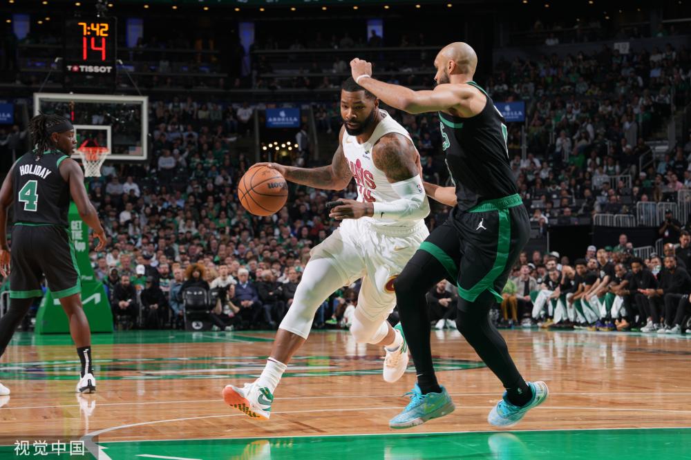 须表现得更 须表现得更