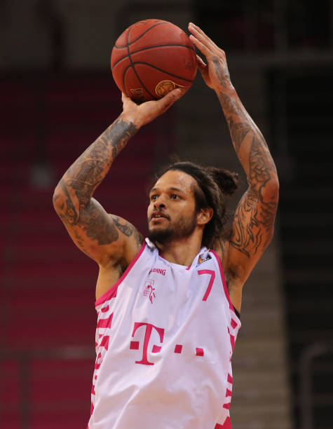 还斥巨资签 还斥巨资签